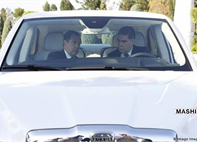 مردم ترکمنستان به عشق رئیس جمهوری خود ماشین‌هایشان را سفید می‌کنند